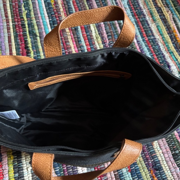 31 Step Up Tote - Picture 3 of 3